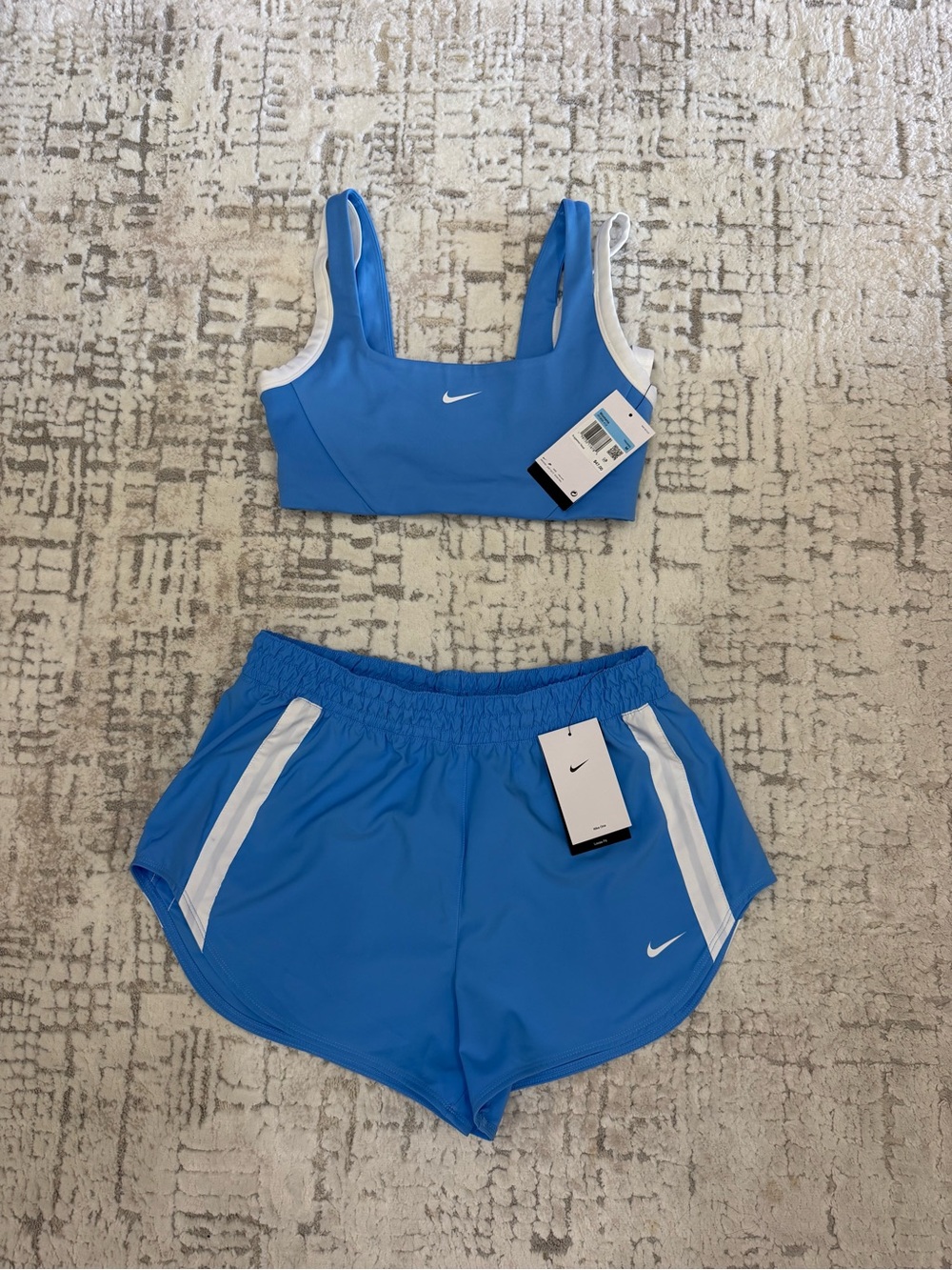 NEW Nike Women’s Top & Shorts Set size M
